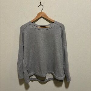 Harlowe & Graham Light Gray crewneck sweatshirt Top